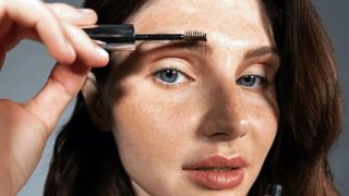 Soins Des Sourcils À La Maison Sans Douleur